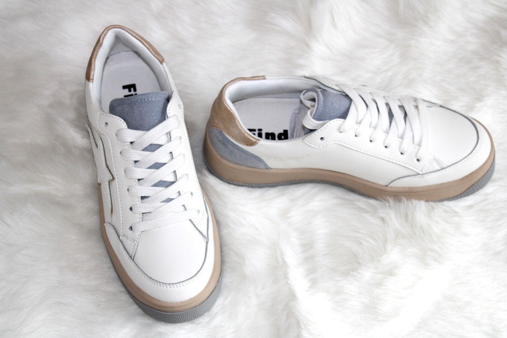 Baskets Blanches femme- similicuir- beige et bleu ciel