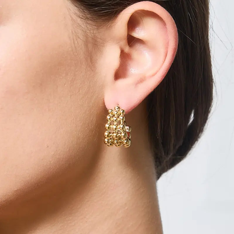 Boucles d’oreilles créoles dorées texturées – Design perlé élégan