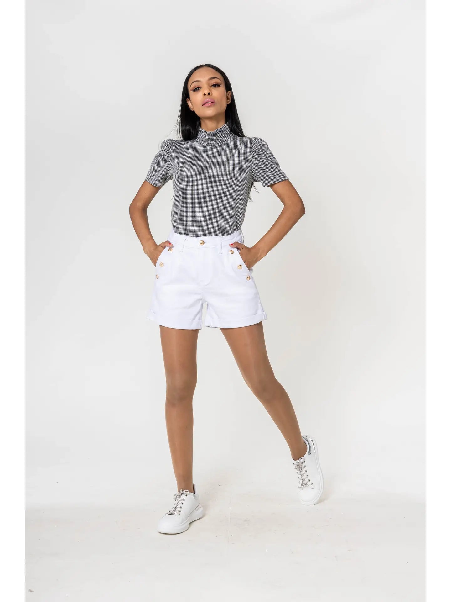 Short en en jean avec boutons dorés