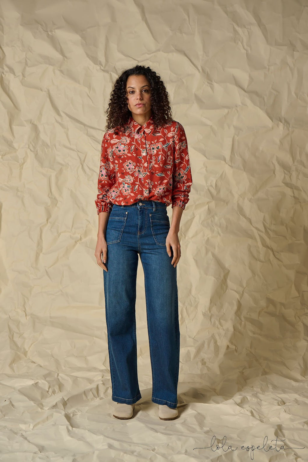 Chemise fleurie rouille – Style affirmé et original