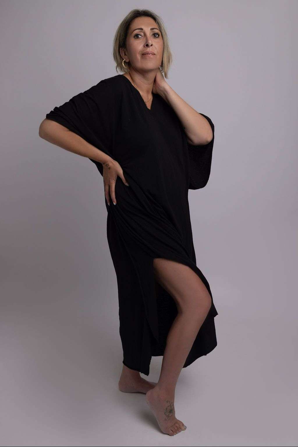 Robe T-shirt Longue Oversize Femme – Style Décontracté Chic avec Volants Latéraux