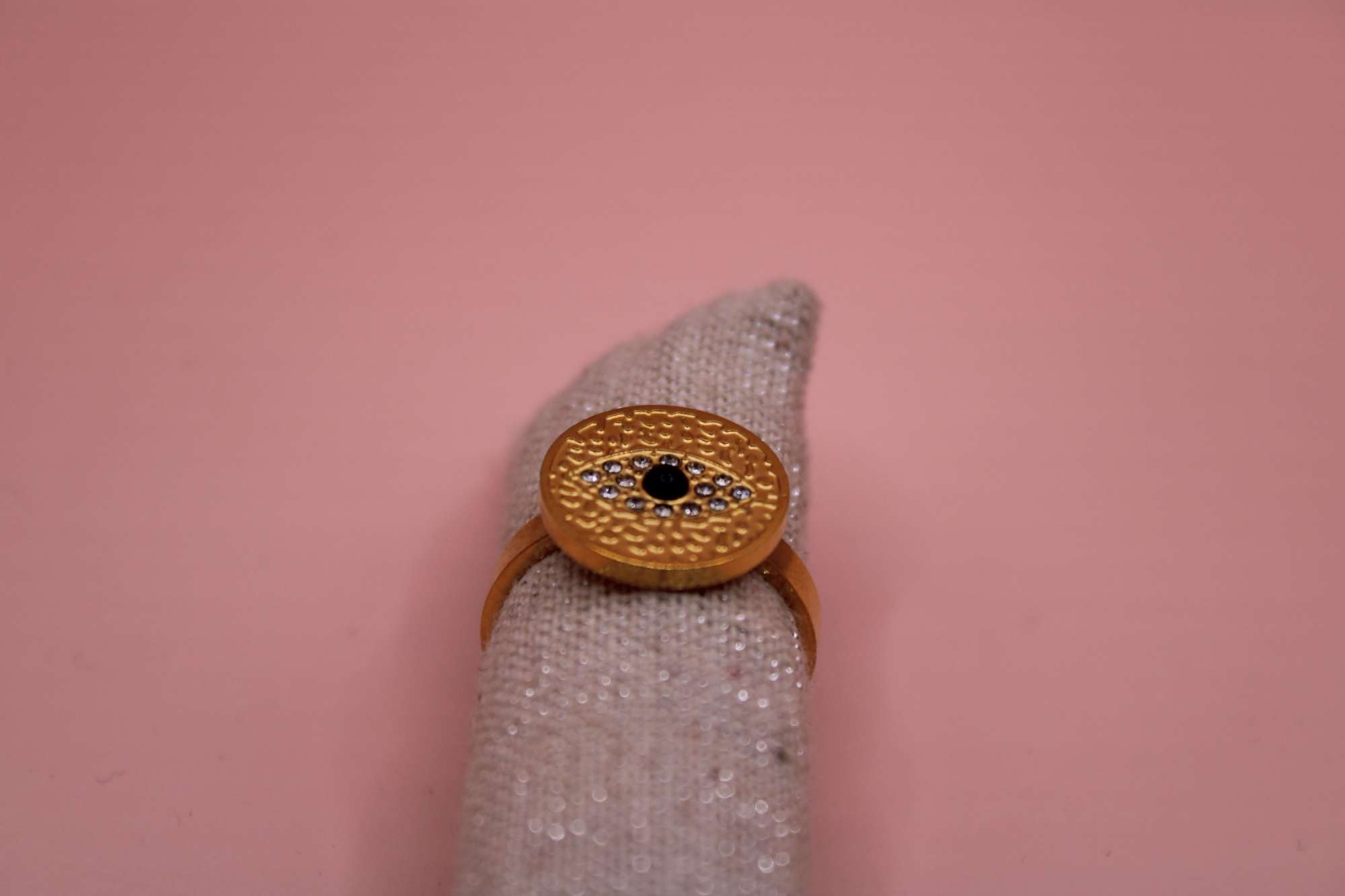 Bague femme en acier inoxydable or ronde- œil strass