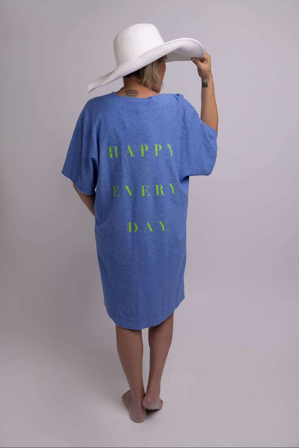 Robe oversize en éponge col V – Style décontracté avec imprimé texte dans le dos