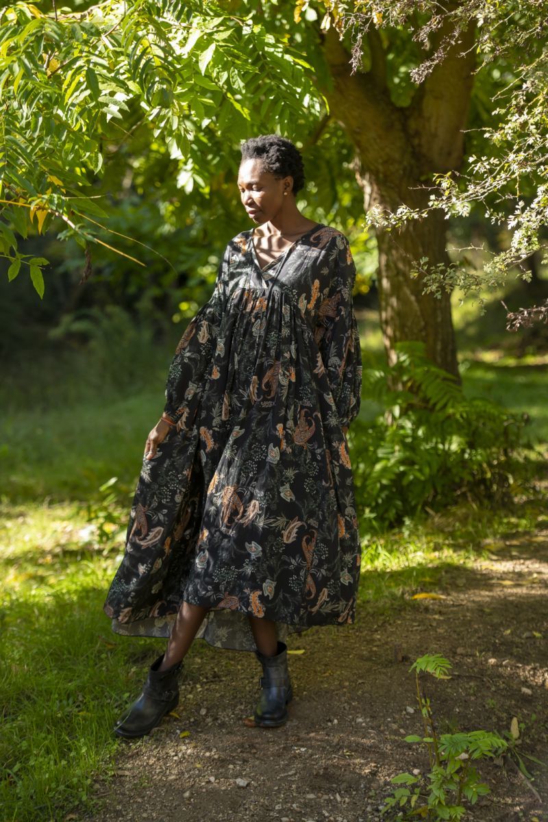 Robe longue style bohème bleu profond – Parfaite pour les femmes audacieuses et raffinées