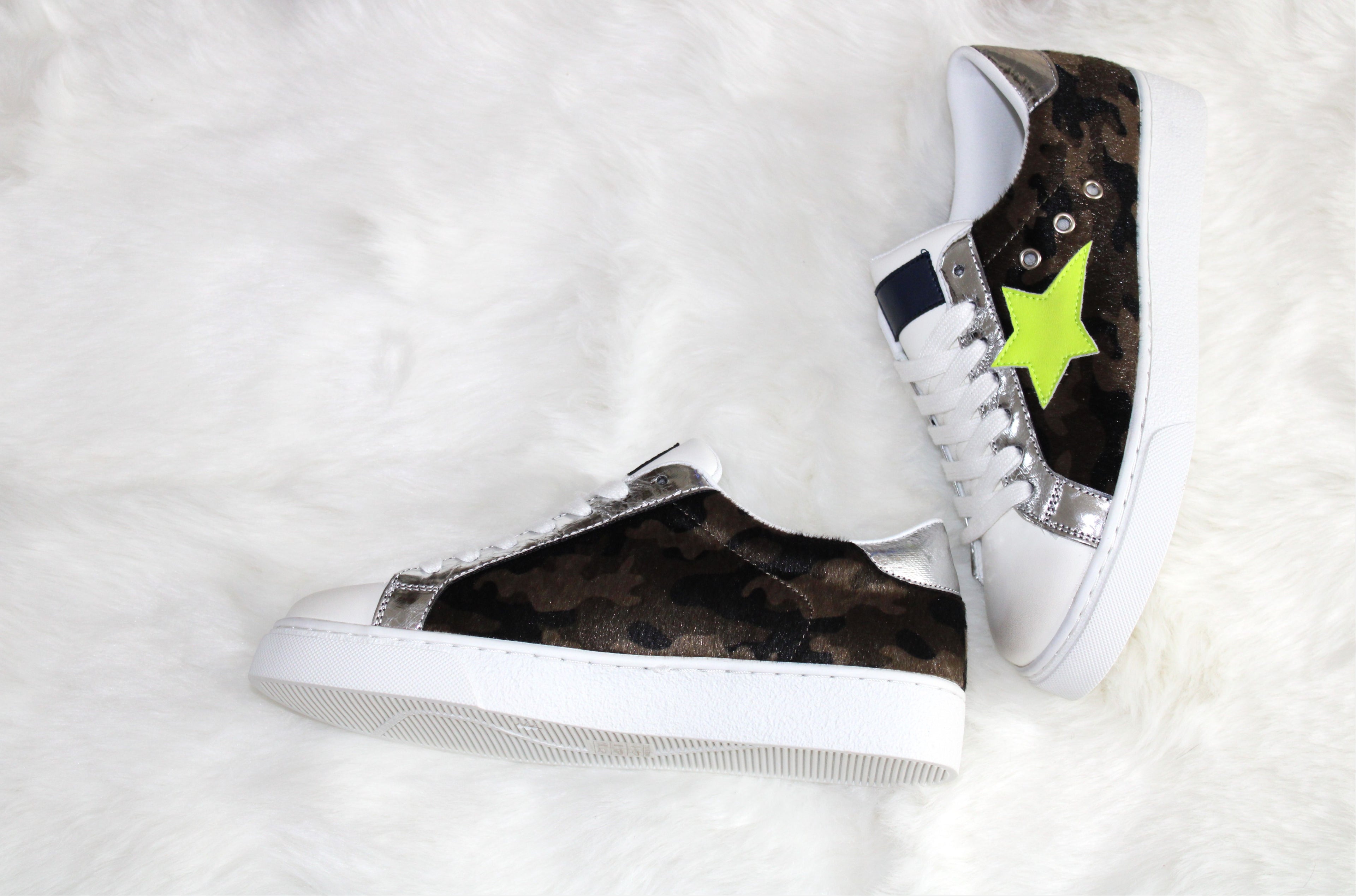 Basket femme Basse- similicuir blanc -camouflage étoile jaune fluo