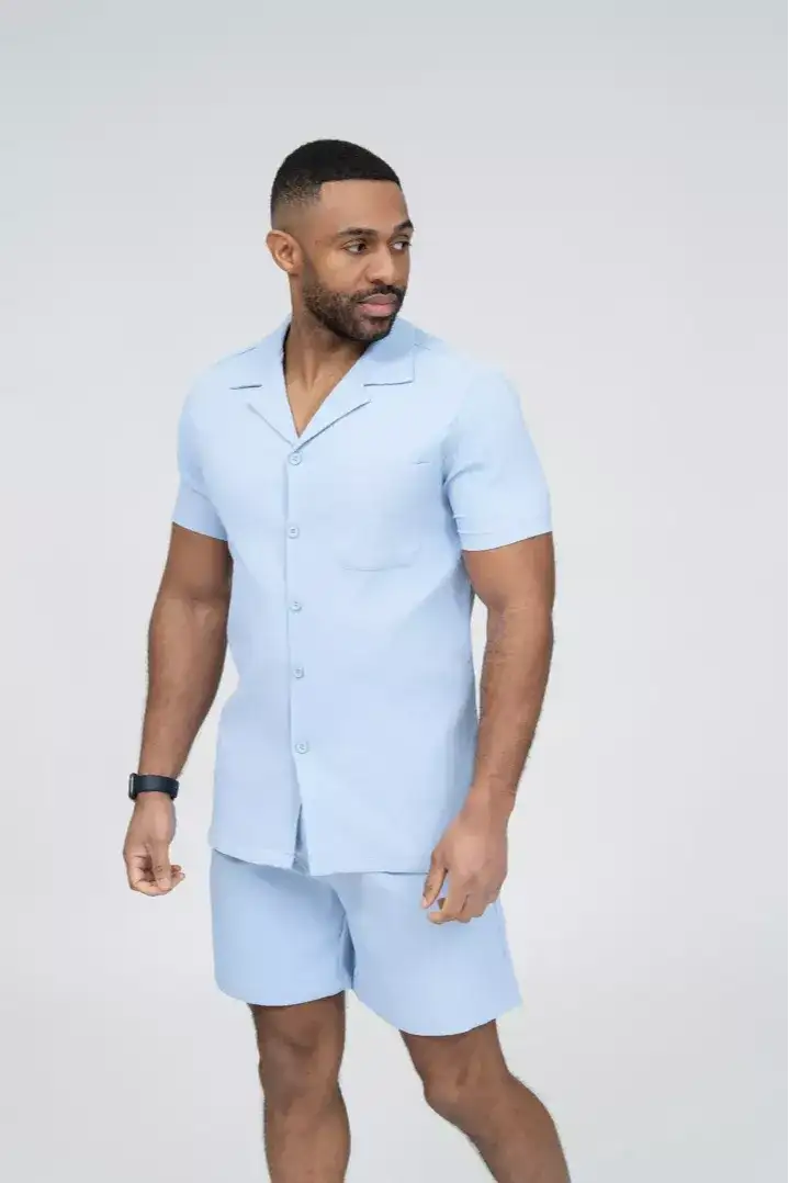 Ensemble chemise + short assorti homme - tissu motif relief - bleu clair