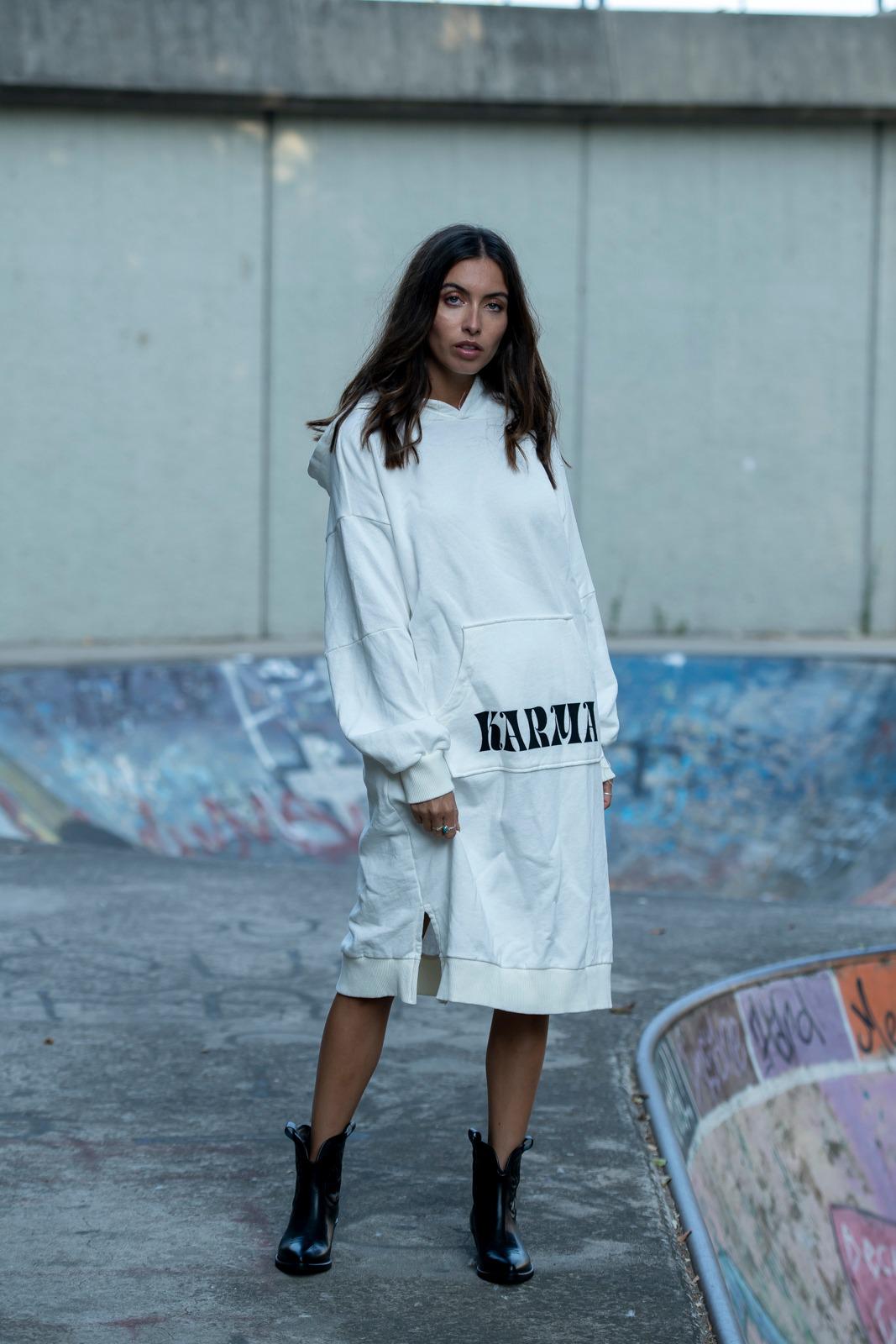 Casual Spirituel : Robe à Capuche Karma