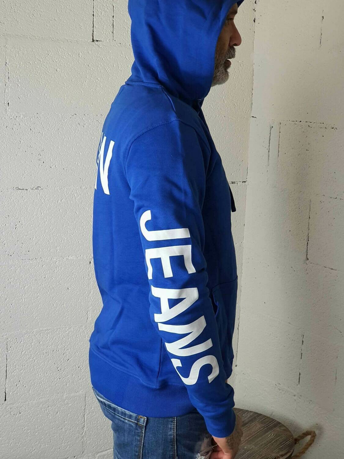 Sweat à Capuche Bleu Roi Calvin Klein – Logo Audacieux & Style Dynamique