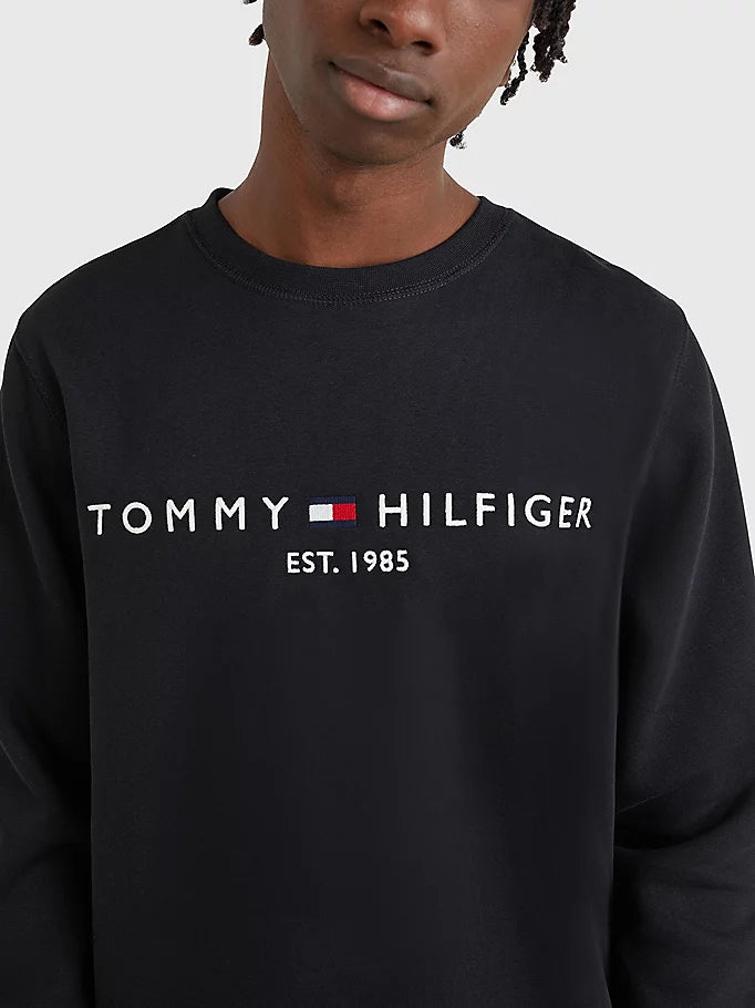 Sweat Col Rond Noir Tommy Hilfiger – Broderie Distinctive & Attitude Assumée
