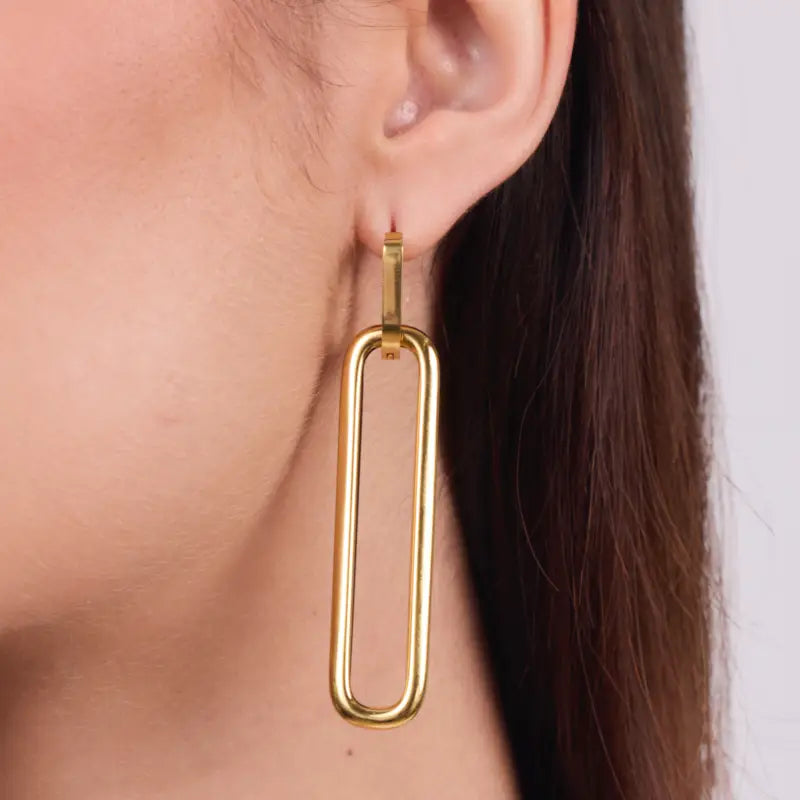 Boucles d’oreilles dorées capsule – Design minimaliste et audacieux
