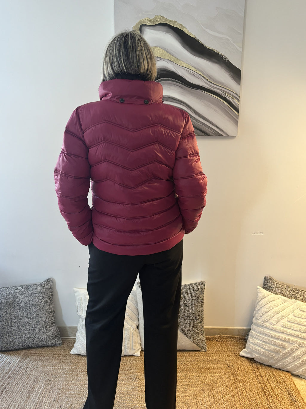 Doudoune courte rose fuchsia à col mao– Style affirmé et moderne