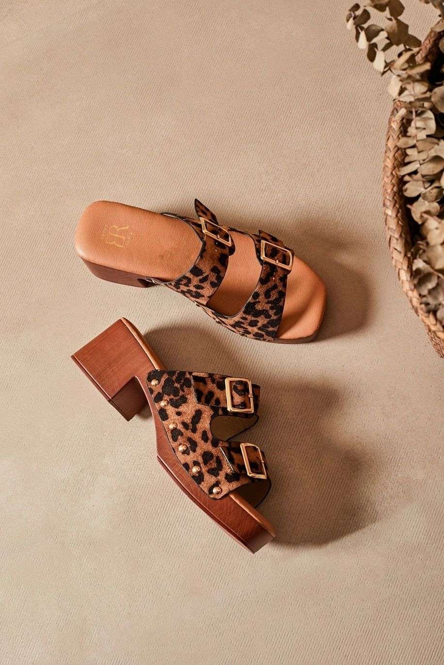 Sabots Léopard Chic à Talon Carré Effet Bois- Confort & Style