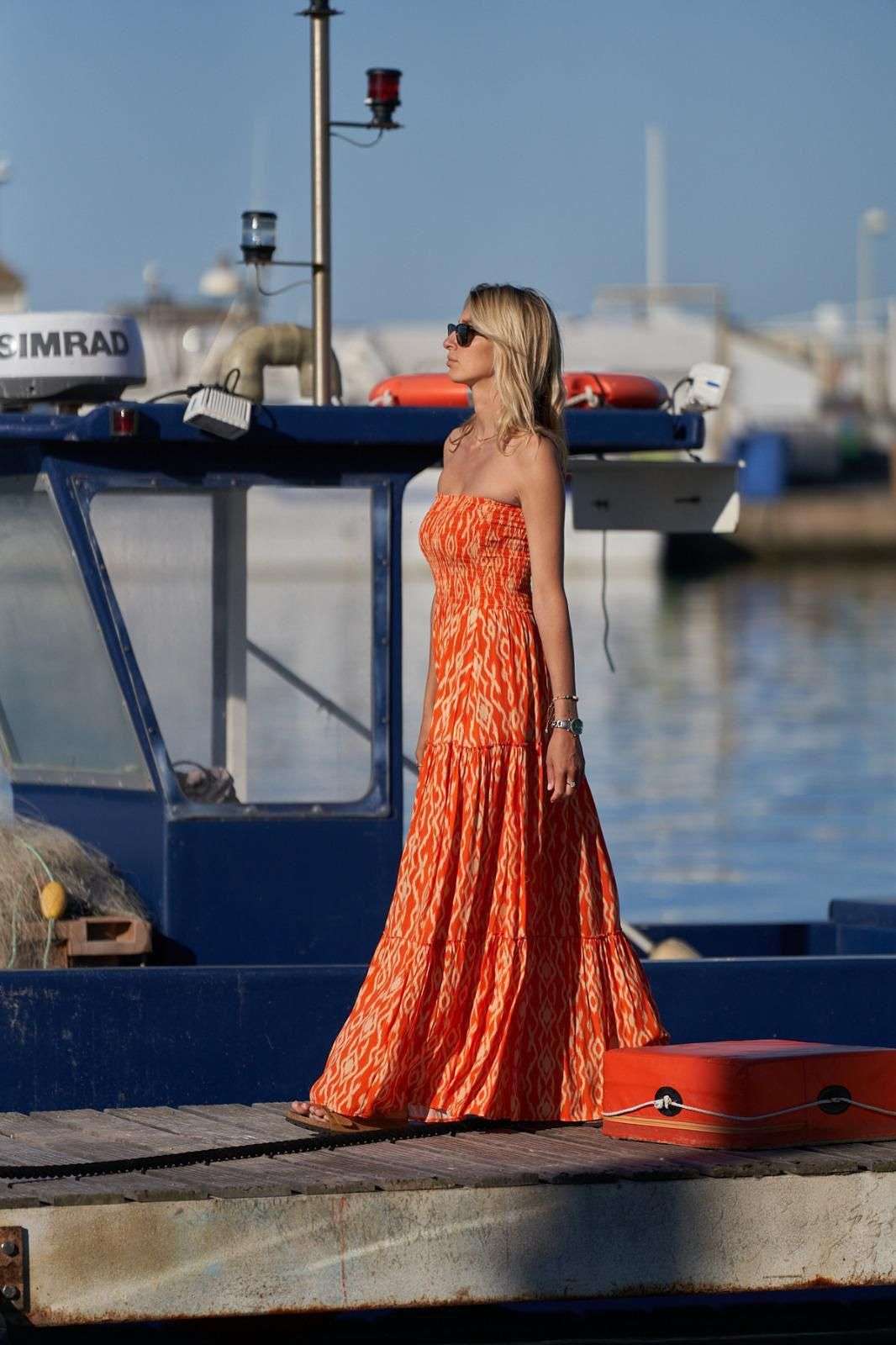 Robe longue bustier orange – L’élégance solaire au naturel