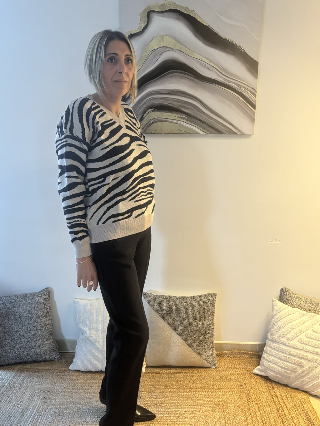 Pull col V zébré – Sophistication instinctive