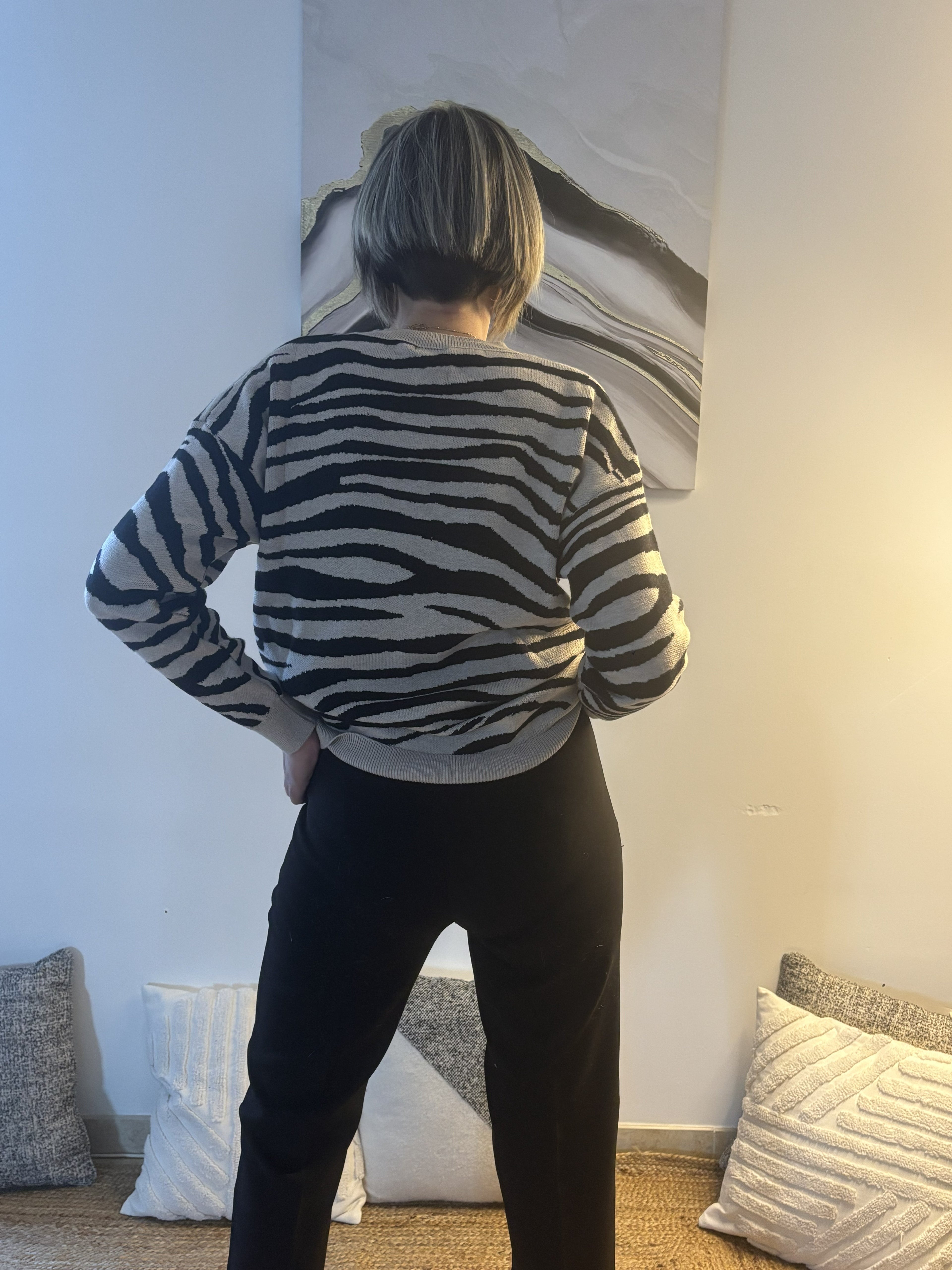 Pull col V zébré – Sophistication instinctive