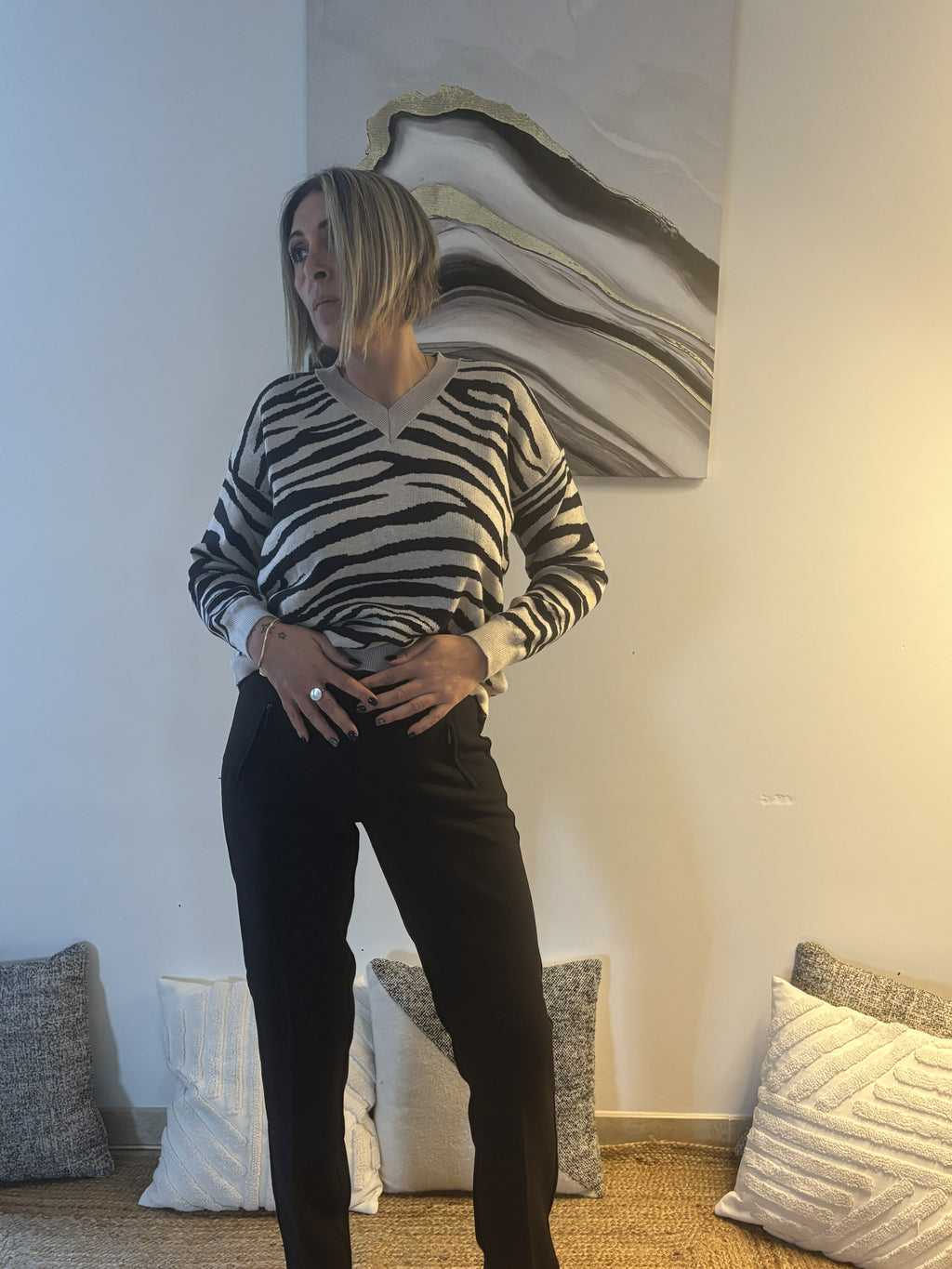 Pull col V zébré – Sophistication instinctive