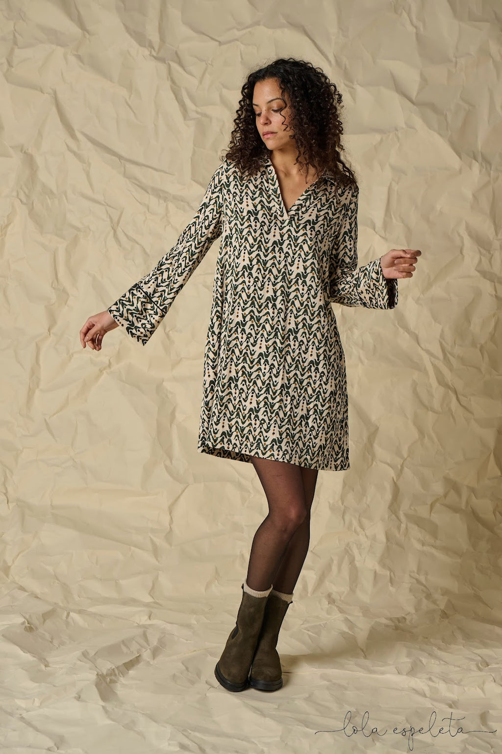 Robe fluide col V – Confort et silhouette sublimée