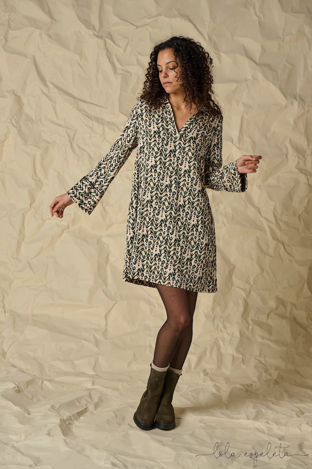 Robe fluide col V – Confort et silhouette sublimée