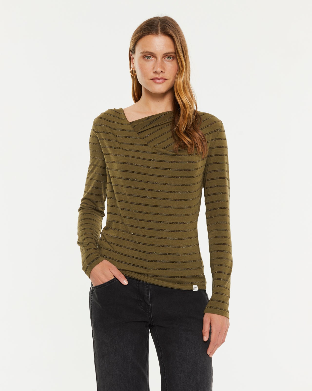 Brillez avec audace : t-shirt manches longues à liseré pailleté