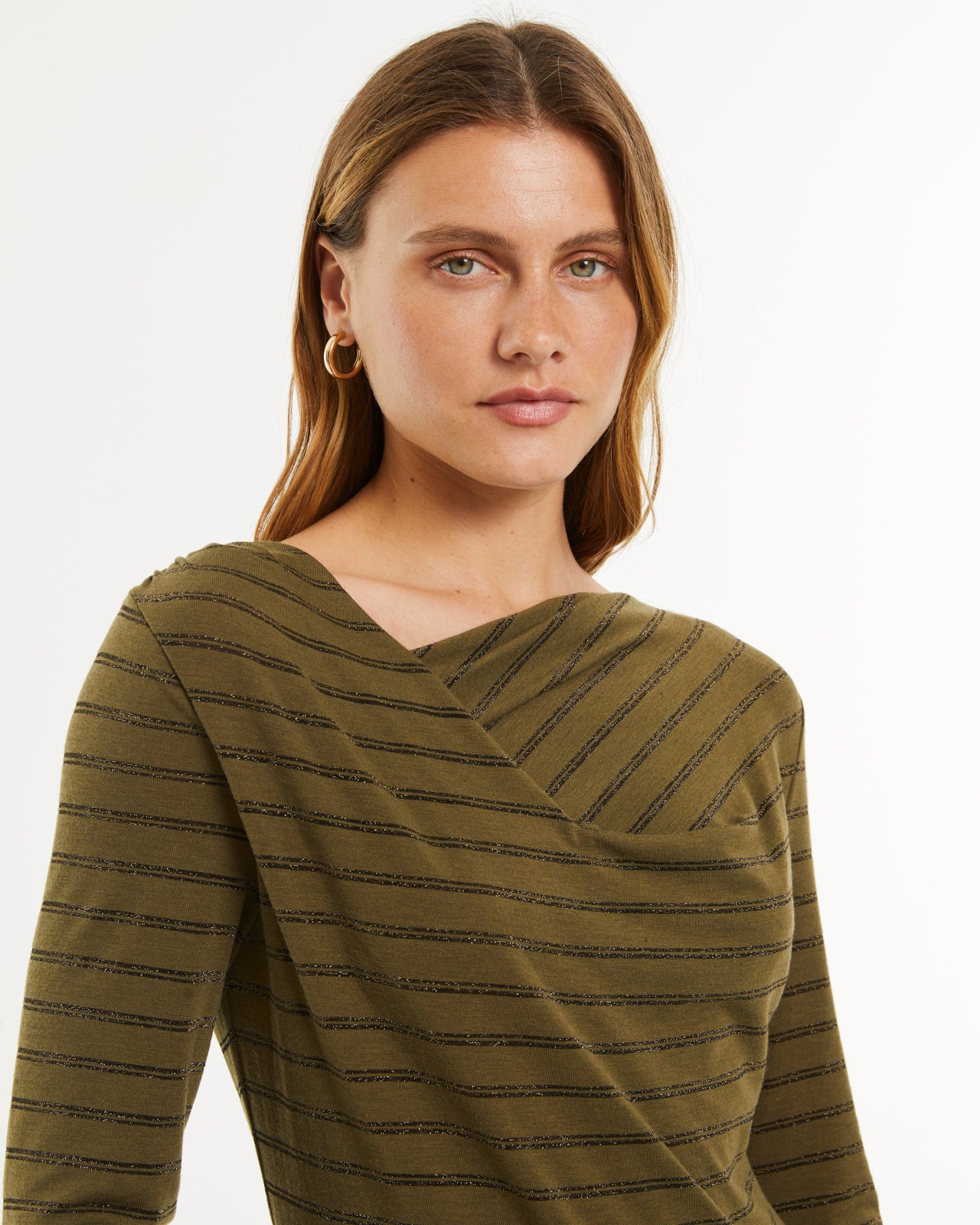 Brillez avec audace : t-shirt manches longues à liseré pailleté